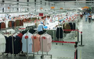 寒冬中的服裝廠 從“訂單接到手軟”到“開(kāi)一家倒閉一家”，行業(yè)變革下的生存困境